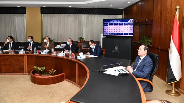 وزير البترول خلال