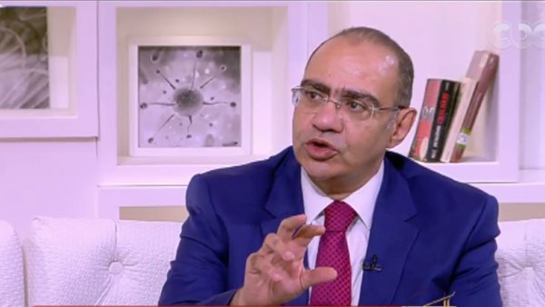 الدكتور حسام حسني،