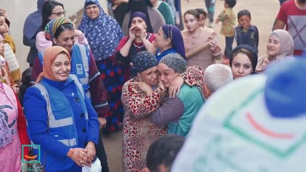 إحدى سيدات القرية