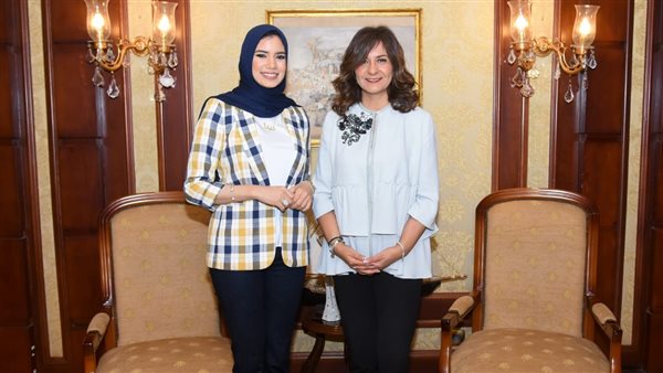 وزيرة الهجرة مع المهندسة