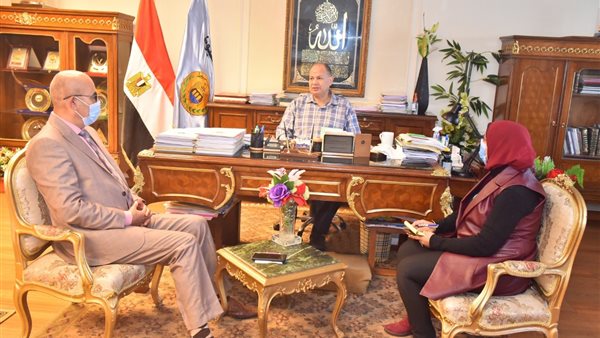 محافظ أسيوط خلال