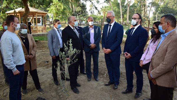 وزير الري خلال الجولة