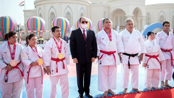 الرئيس يلتقي أبطال