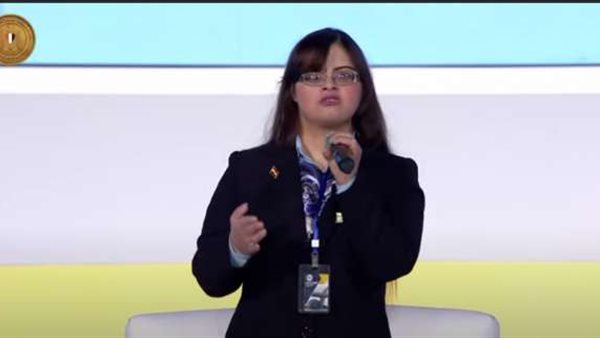 هبه، أو مضيفة طيران