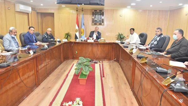 محافظ أسيوط خلال