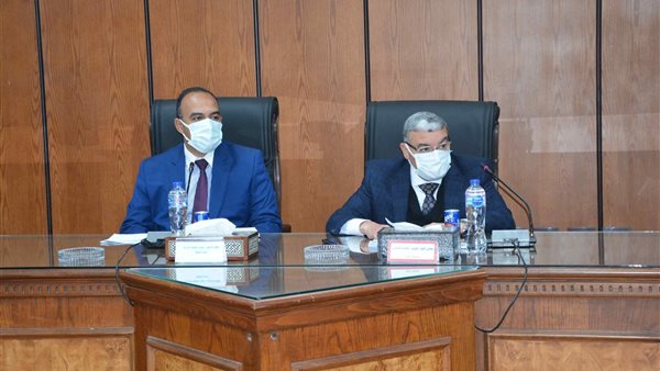 محافظ المنيا خلال