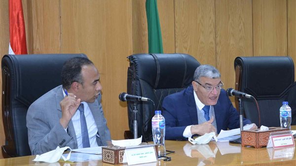 محافظ المنيا خلال