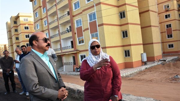 محافظ أسوان خلال