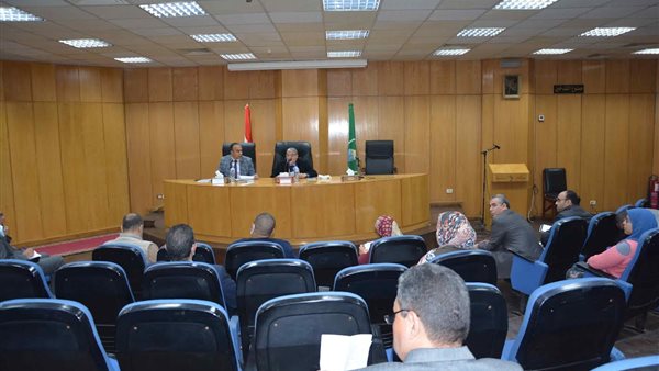 محافظ المنيا خلال