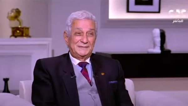 الناقد الدكتور يوسف