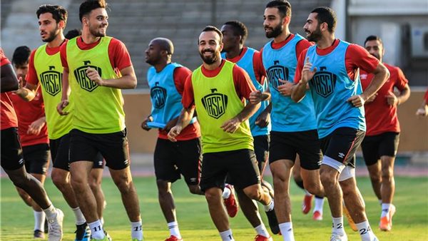 دوليين الأهلي