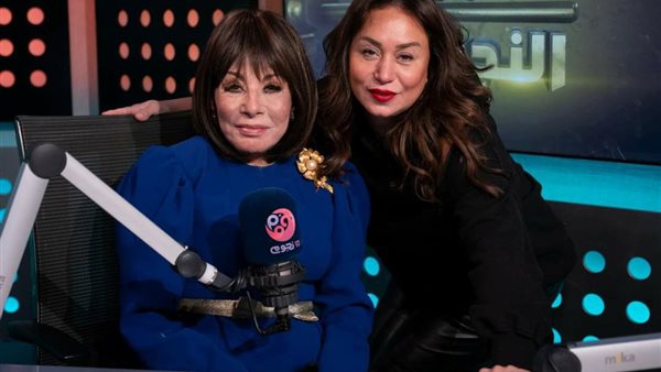 لبنى عبد العزيز وإنجي