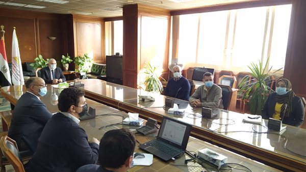 وزير الري خلال الاجتماع