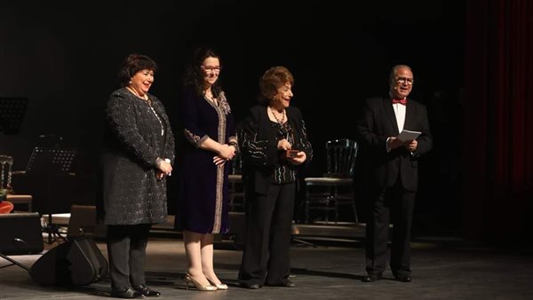 تكريم سيدة المسرح