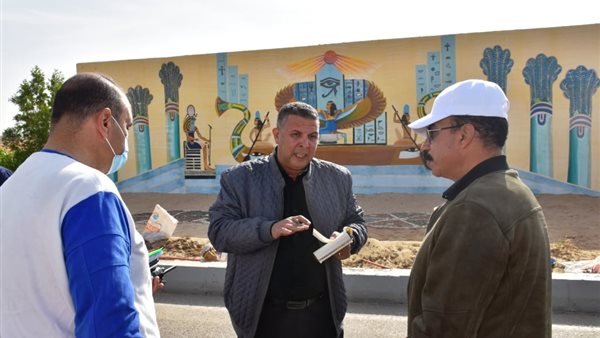 محافظ أسوان خلال