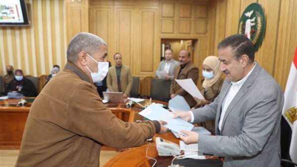 محافظ المنوفية مع