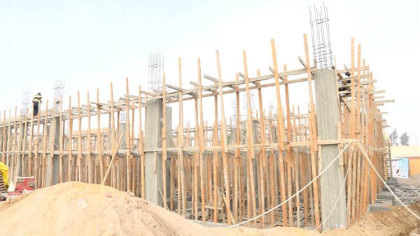 جانب من عمليات البناء