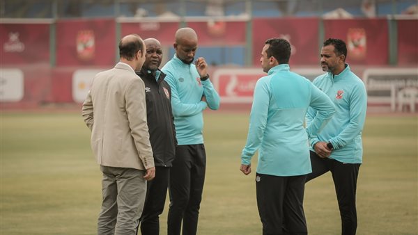 طبيب يتحدث مع موسيماني