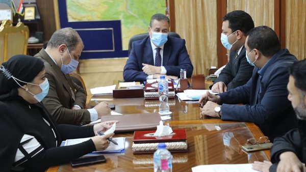 محافظ المنوفية خلال