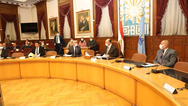 محافظ القاهرة خلال