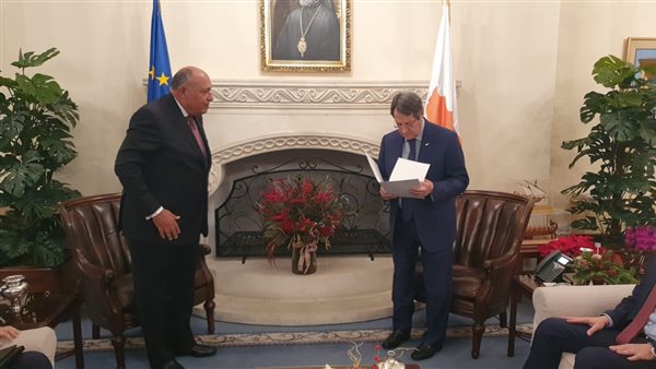 الرئيس القبرصي يتسلم