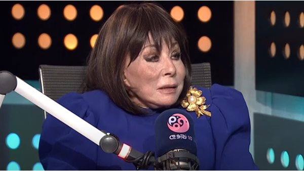 لبنى عبد العزيز 