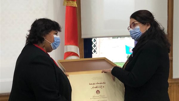 وزيرة الثقافة ونظيرتها