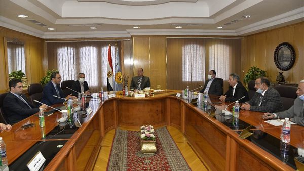 محافظ اسيوط خلال