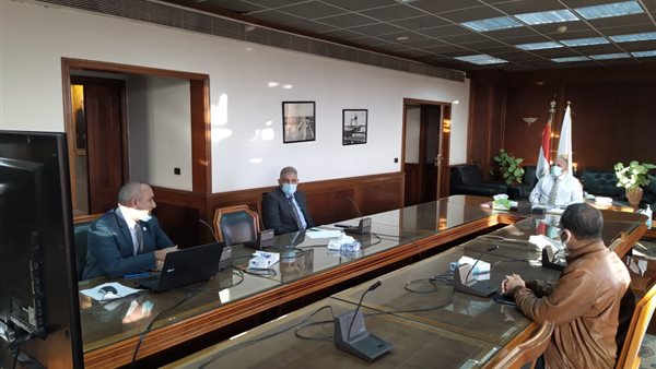 وزير الري خلال الاجتماع