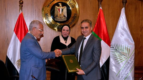 جانب من مراسم التوقيع