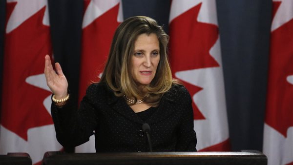 ميلاني جولي، وزيرة