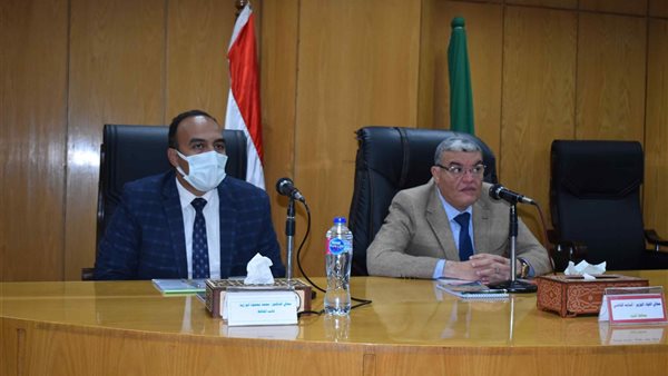 محافظ المنيا خلال