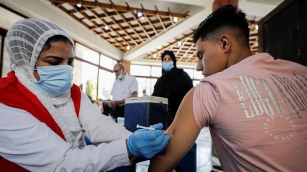 تطعيم المواطنين بلقاح