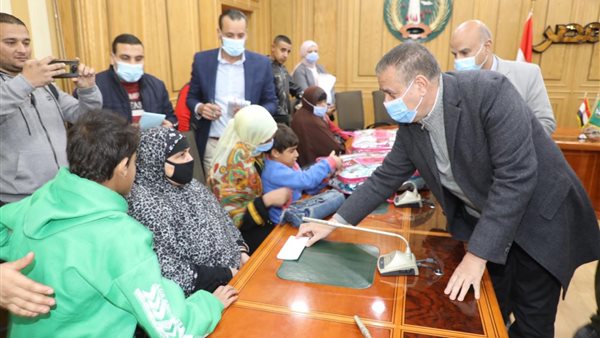 محافظ المنوفية مع