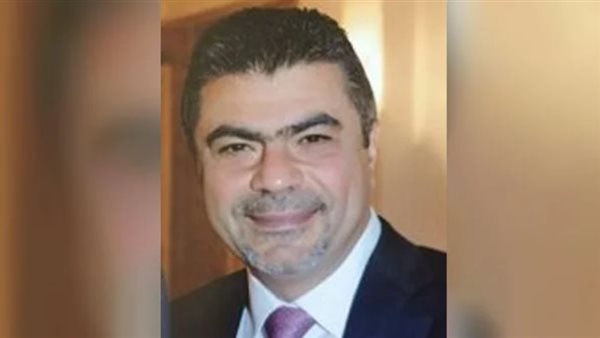  رجل الأعمال، أيمن