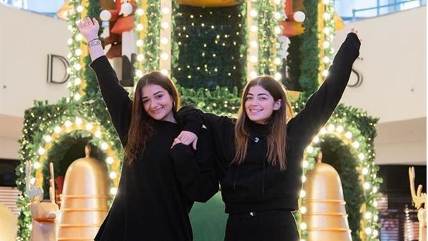 ليلى وملك أحمد زاهر