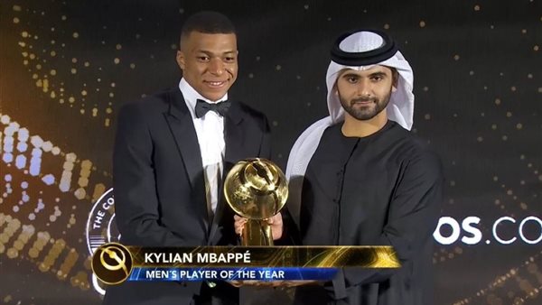 كيليان مبابي يتسلم