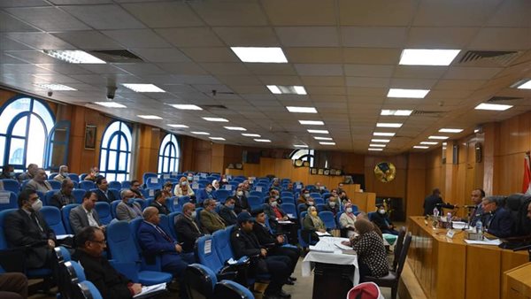 محافظ المنيا خلال