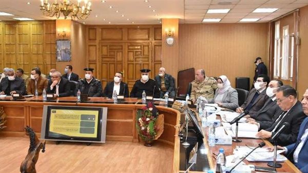 محافظ الشرقية خلال