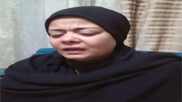 والدة أحد الضحايا