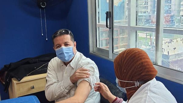 تطعيم المواطنين بلقاح