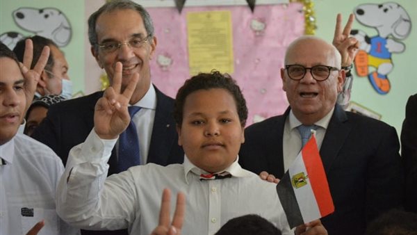 وزير الاتصالات ومحافظ