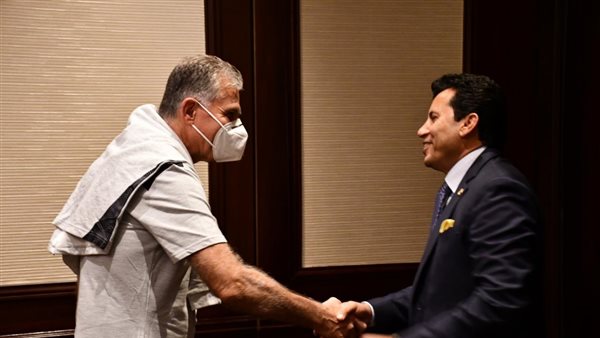 وزير الرياضة يلتقي