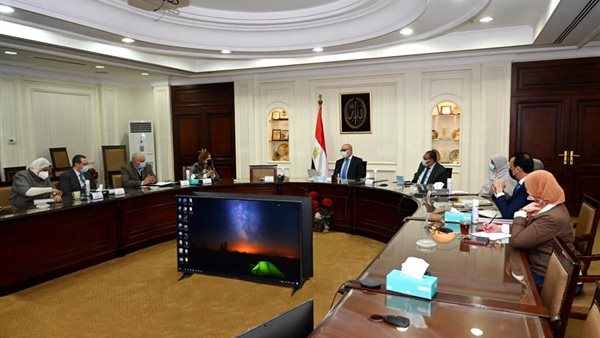 وزير الاسكان خلال