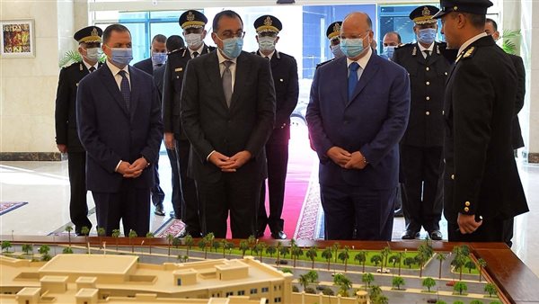 رئيس الوزراء يفتتح