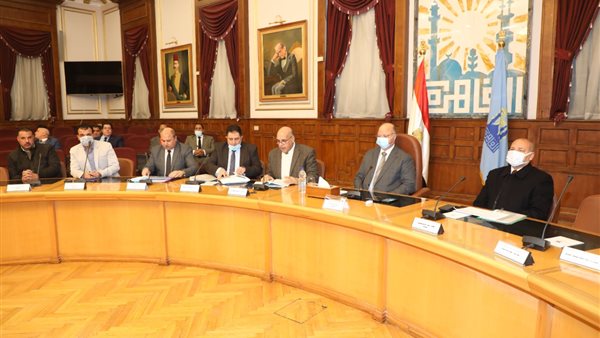 محافظ القاهرة خلال