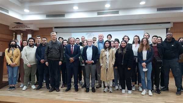 محافظ بورسعيد يستقبل