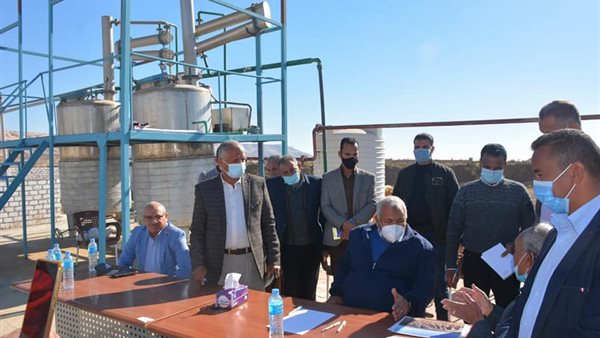 صورة من زيارة لمحافظ