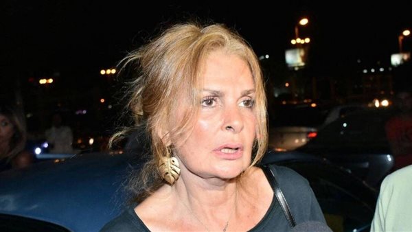 الفنانة يسرا