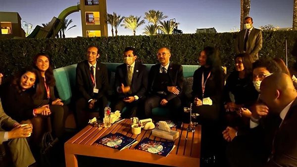 صورة من اللقاء